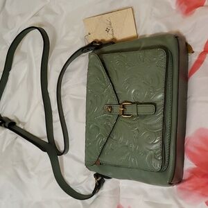 Patricia Nash Avellino